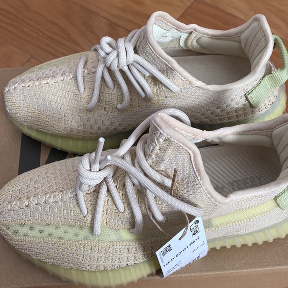 YEEZY Boost 350 V2 - Picture 9 of 11